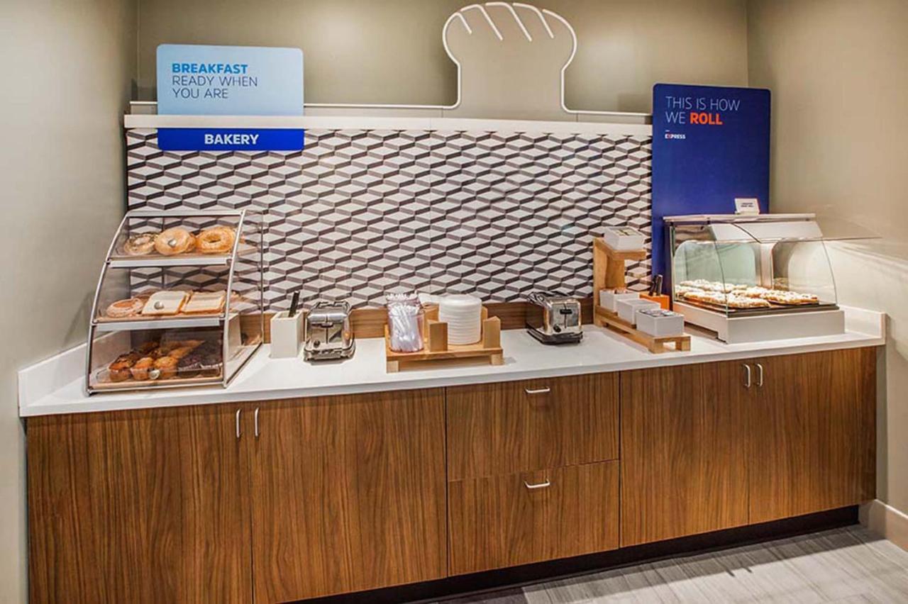 Holiday Inn Express & Suites Charlotte - Ballantyne By Ihg Exteriör bild