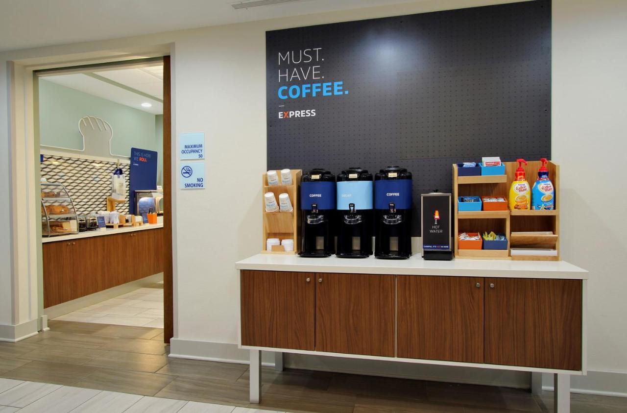 Holiday Inn Express & Suites Charlotte - Ballantyne By Ihg Exteriör bild